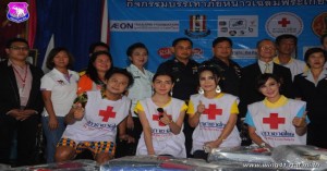 รองผู้อำนวยการ สำนักงานนโยบายเเละเเผน กรมกิจการพลเรือนทหารอากาศ ผู้เเทน เจ้ากรมกิจการพลเรือนทหารอากาศ และคณะ ช่วยเหลือผู้ประสบภัยหนาว