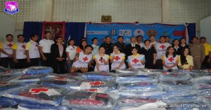 รองผู้อำนวยการ สำนักงานนโยบายเเละเเผน กรมกิจการพลเรือนทหารอากาศ ผู้เเทน เจ้ากรมกิจการพลเรือนทหารอากาศ และคณะ ช่วยเหลือผู้ประสบภัยหนาว
