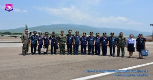 รองผู้บังคับการกองบิน ๔๑ และเสนาธิการกองบิน ๔๑ ให้การต้อนรับคณะกองทัพอากาศกัมพูชา