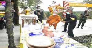 เสนาธิการกองบิน ๔๑ ร่วมพิธีบรรจุหัวใจพระเจ้า และพิธีบรรจุพระบรมสารีริกธาตุ พระพุทธนเรศน์ศิลาปวงประชาบูชิต