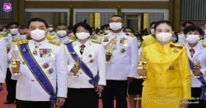 พิธีจุดเทียนเพื่อสดุดีพระเกียรติคุณและน้อมรำลึกในพระมหากรุณาธิคุณของพระบาทสมเด็จพระบรมชนกาธิเบศร มหาภูมิพลดุลยเดชมหาราช บรมนาถบพิตร