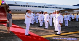 เฝ้ารับเสด็จพระบาทสมเด็จพระเจ้าอยู่ และสมเด็จพระนางเจ้าฯ พระบรมราชินี