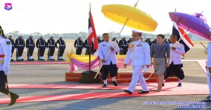 เฝ้ารับเสด็จพระบาทสมเด็จพระเจ้าอยู่ และสมเด็จพระนางเจ้าฯ พระบรมราชินี