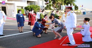 เฝ้ารับเสด็จพระบาทสมเด็จพระเจ้าอยู่ และสมเด็จพระนางเจ้าฯ พระบรมราชินี