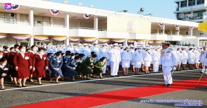 เฝ้ารับเสด็จพระบาทสมเด็จพระเจ้าอยู่ และสมเด็จพระนางเจ้าฯ พระบรมราชินี