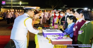  เฝ้าส่งเสด็จพระบาทสมเด็จพระเจ้าอยู่ และสมเด็จพระนางเจ้าฯ พระบรมราชินี