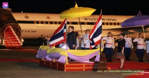 เฝ้ารับและส่งเสด็จพระบาทสมเด็จพระเจ้าอยู่หัว และสมเด็จพระนางเจ้าฯ พระบรมราชินี