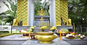 พิธีสักการะและสรงน้ำพ่อปู่ชัยมงคล เนื่องในงานประเพณีสงกรานต์ ประจำปี ๒๕๖๕