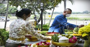 พิธีสักการะและสรงน้ำพ่อปู่ชัยมงคล เนื่องในงานประเพณีสงกรานต์ ประจำปี ๒๕๖๕