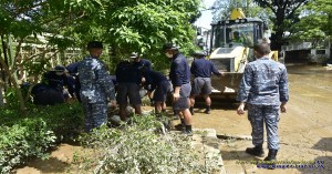 ศูนย์บรรเทาสาธารณภัยกองบิน ๔๑ นำกำลังพลช่วยเหลือประชาชนชุมชนบ้านเกาะกลาง