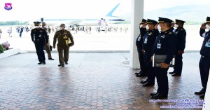 ผู้บังคับการกองบิน ๔๑ ให้การต้อนรับราชเลขานุการในพระองค์พระบาทสมเด็จพระเจ้าอยู่หัว 